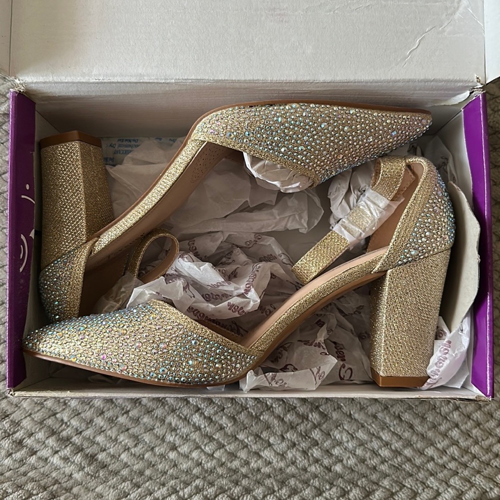 Forever (Amazon) Champagne rhinestone chunky heels with strap 9M